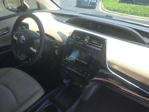 Used 2016 Toyota Prius Two FWD image 12