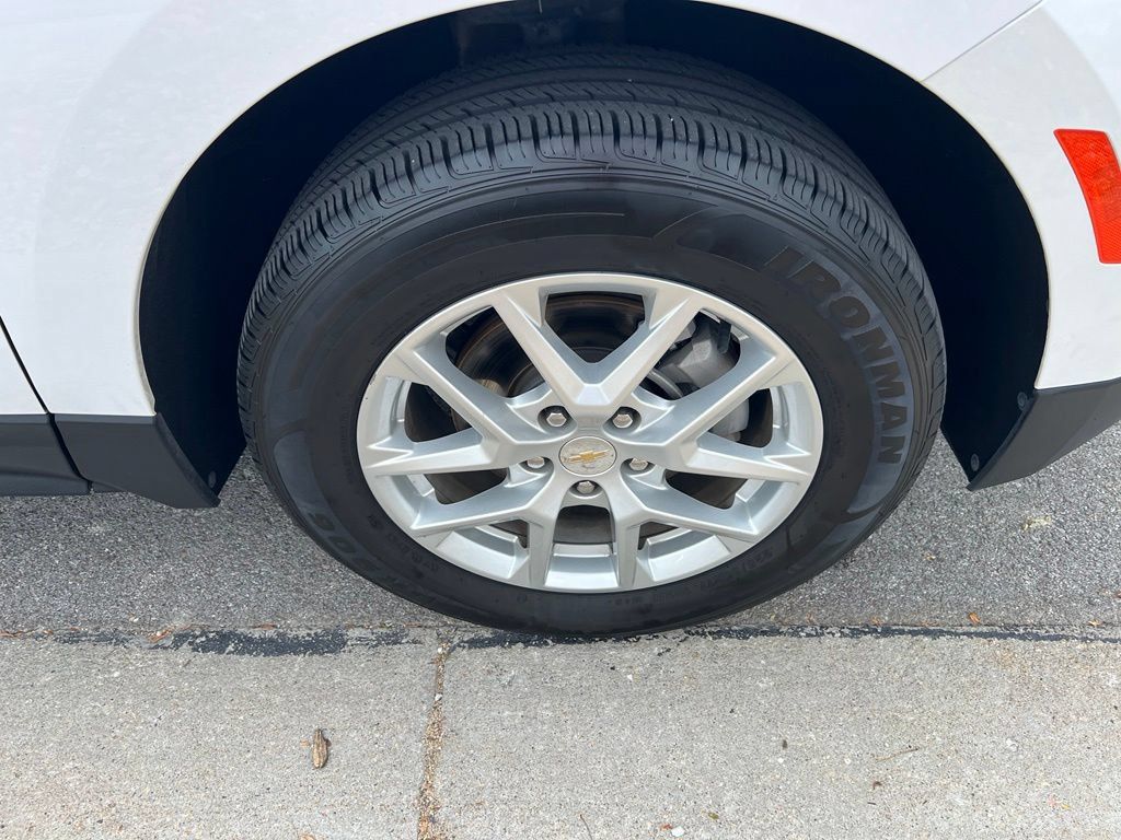 Used 2024 Chevrolet Equinox LT AWD/4WD image 12