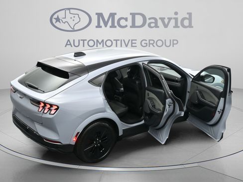 Used 2025 Ford Mustang Mach-E GT AWD/4WD image 46
