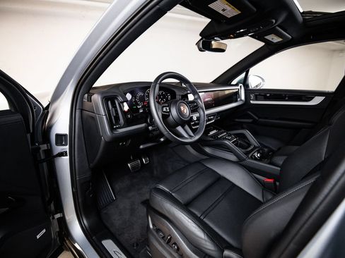 Used 2026 Porsche Cayenne S AWD/4WD image 4