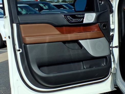 Used 2022 Lincoln Navigator L Reserve image 18
