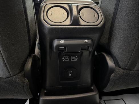 Used 2025 Jeep Wrangler Unlimited Sahara w/ Safety Group AWD/4WD image 27