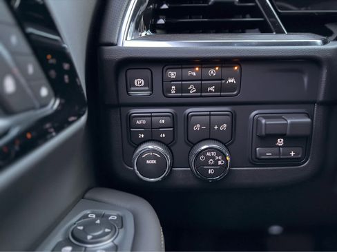 New 2026 Chevrolet Suburban Premier w/ Sun And Tow Package image 24