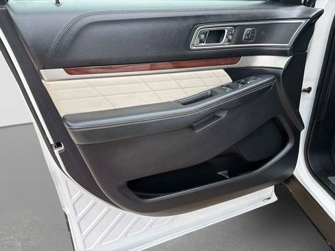 Used 2018 Ford Explorer Platinum AWD/4WD image 18