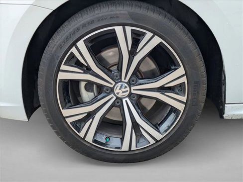 Used 2022 Volkswagen Passat 2.0T SE FWD image 9
