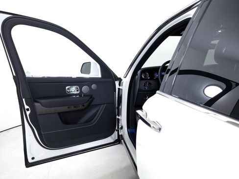 Certified 2025 Rolls-Royce Cullinan AWD/4WD image 10