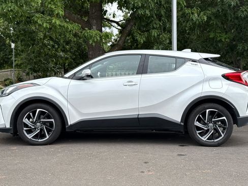 Used 2022 Toyota C-HR Limited FWD image 5
