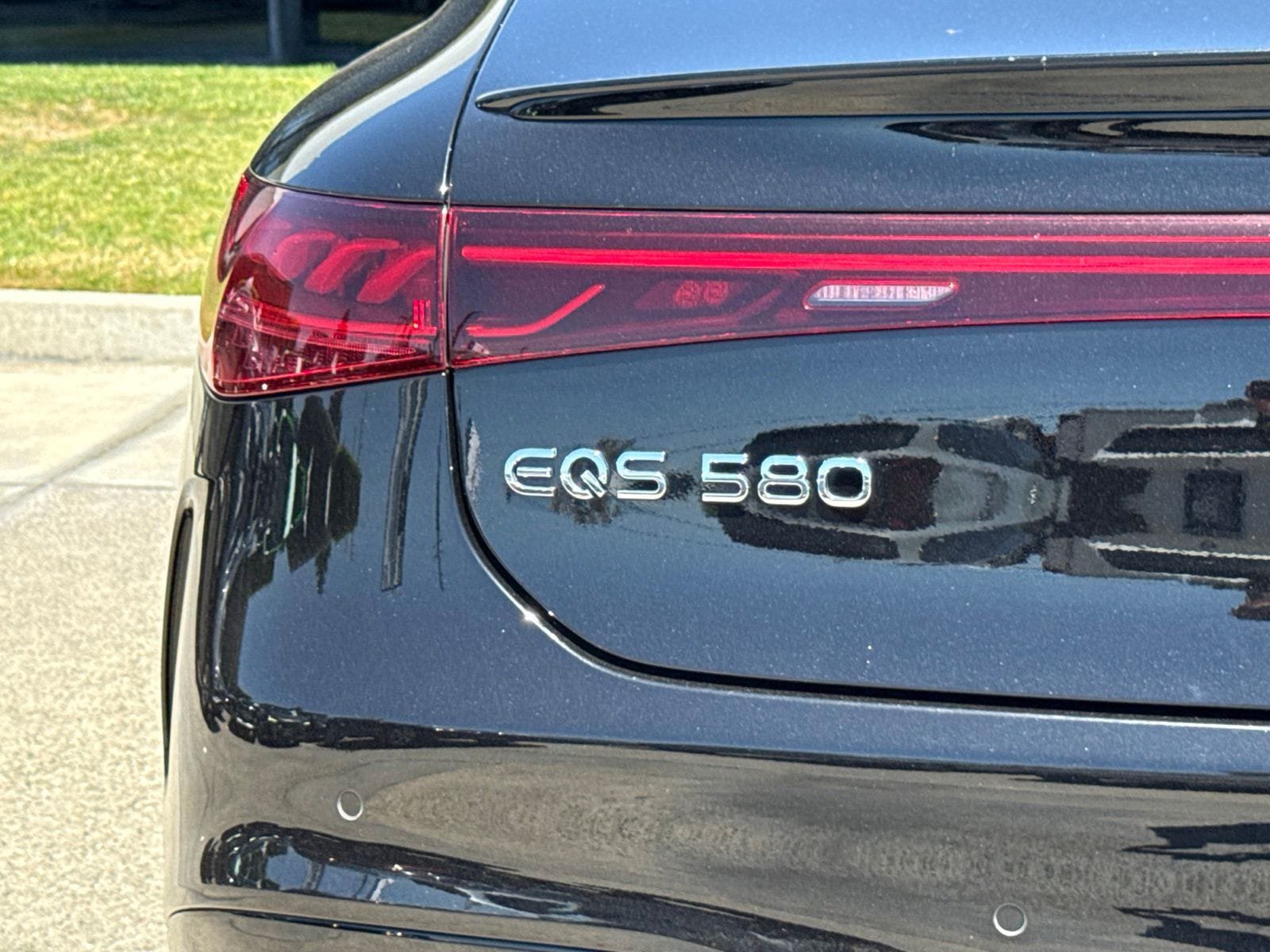 Used 2022 Mercedes-Benz EQS 580 4MATIC Sedan image 11