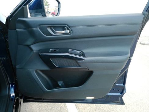 Used 2022 Nissan Pathfinder SV FWD image 18