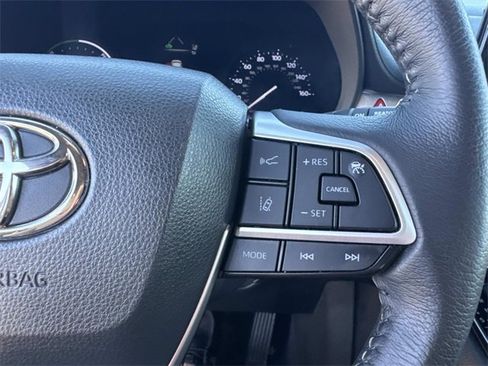 Used 2023 Toyota Sienna XLE image 28