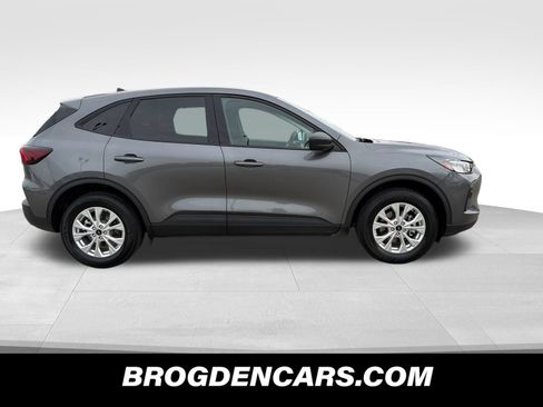 Used 2025 Ford Escape Active AWD/4WD image 2