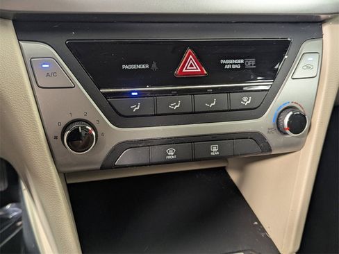 Used 2017 Hyundai Elantra SE image 20