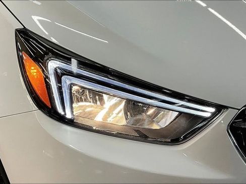 Used 2022 Buick Encore Preferred w/ Safety Package image 32