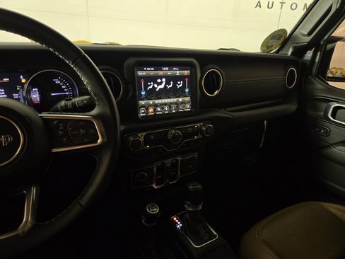 Used 2022 Jeep Wrangler Unlimited Sahara w/ Safety Group AWD/4WD image 24