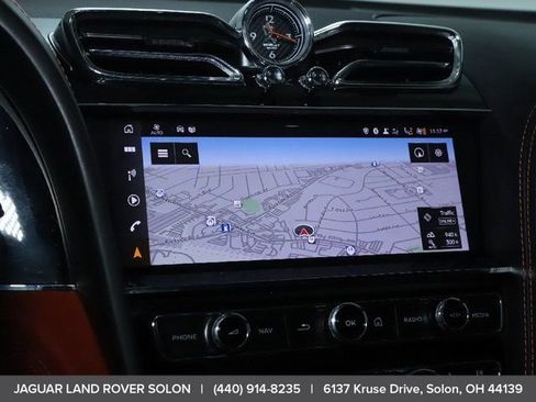 Used 2022 Bentley Bentayga image 24