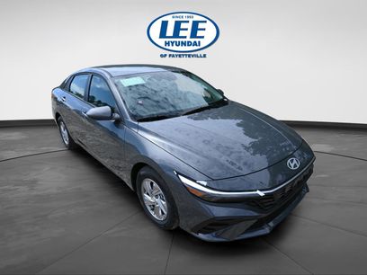 New 2025 Hyundai Elantra SE