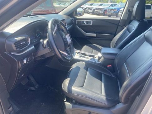 Used 2021 Ford Explorer XLT w/ Equipment Group 202A image 17