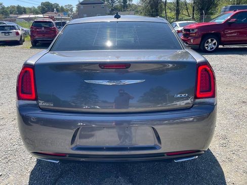 Used 2018 Chrysler 300 S RWD image 6
