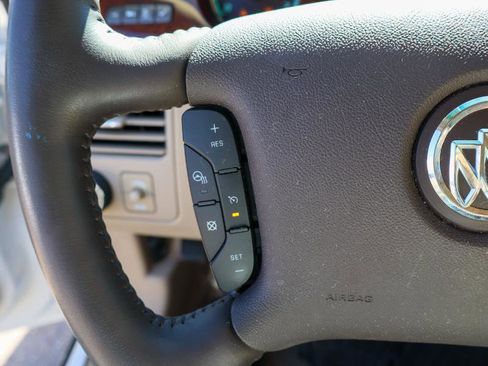 Used 2011 Buick Lucerne CXL image 15