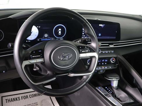 Used 2023 Hyundai Elantra SEL w/ Convenience Package FWD image 24