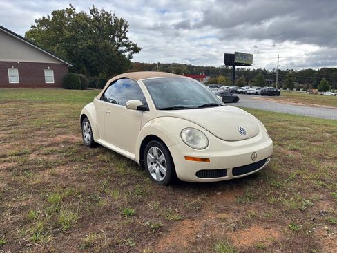 Used 2007 Volkswagen Beetle Convertible w/ Package 1 FWD image 6