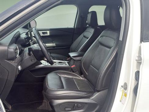 Used 2022 Ford Explorer Limited w/ Equipment Group 301A AWD/4WD image 11