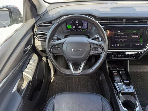 Used 2023 Chevrolet Bolt EUV LT w/ Convenience Package FWD image 15
