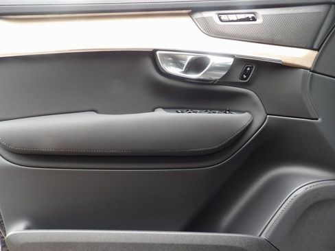 New 2026 Volvo XC90 B6 Plus w/ Protection Package Premier image 10