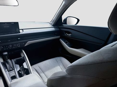 Used 2025 Honda Accord SE image 19