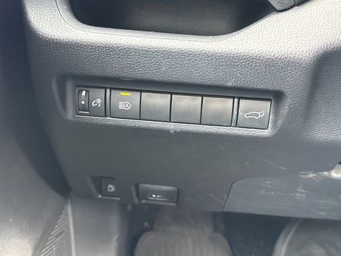 Used 2021 Toyota RAV4 XLE w/ Convenience Package image 32