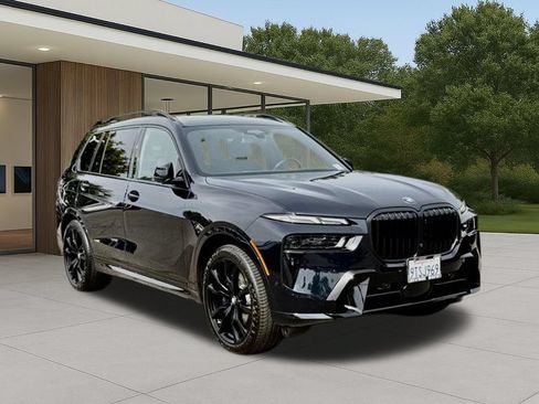 Used 2026 BMW X7 xDrive40i w/ M Sport Package AWD/4WD image 6