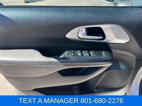 Used 2018 Chrysler Pacifica Touring-L Plus w/ Advanced Safetytec Group FWD image 15