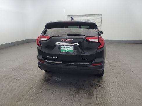 Used 2024 GMC Terrain SLE image 7