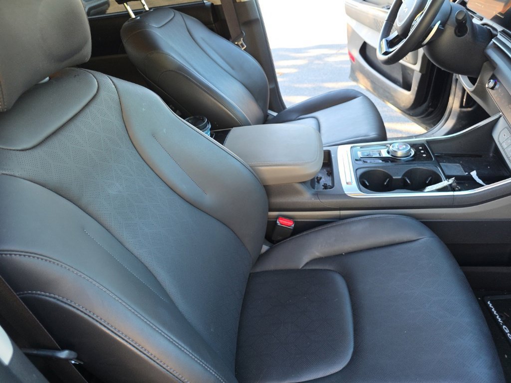 Used 2025 Kia Carnival EX FWD image 31