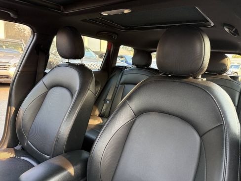 Used 2019 MINI Cooper Clubman ALL4 w/ Premium Package AWD/4WD image 35