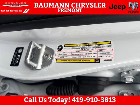 Used 2024 Jeep Wagoneer Series III w/ Premium Group I AWD/4WD image 30