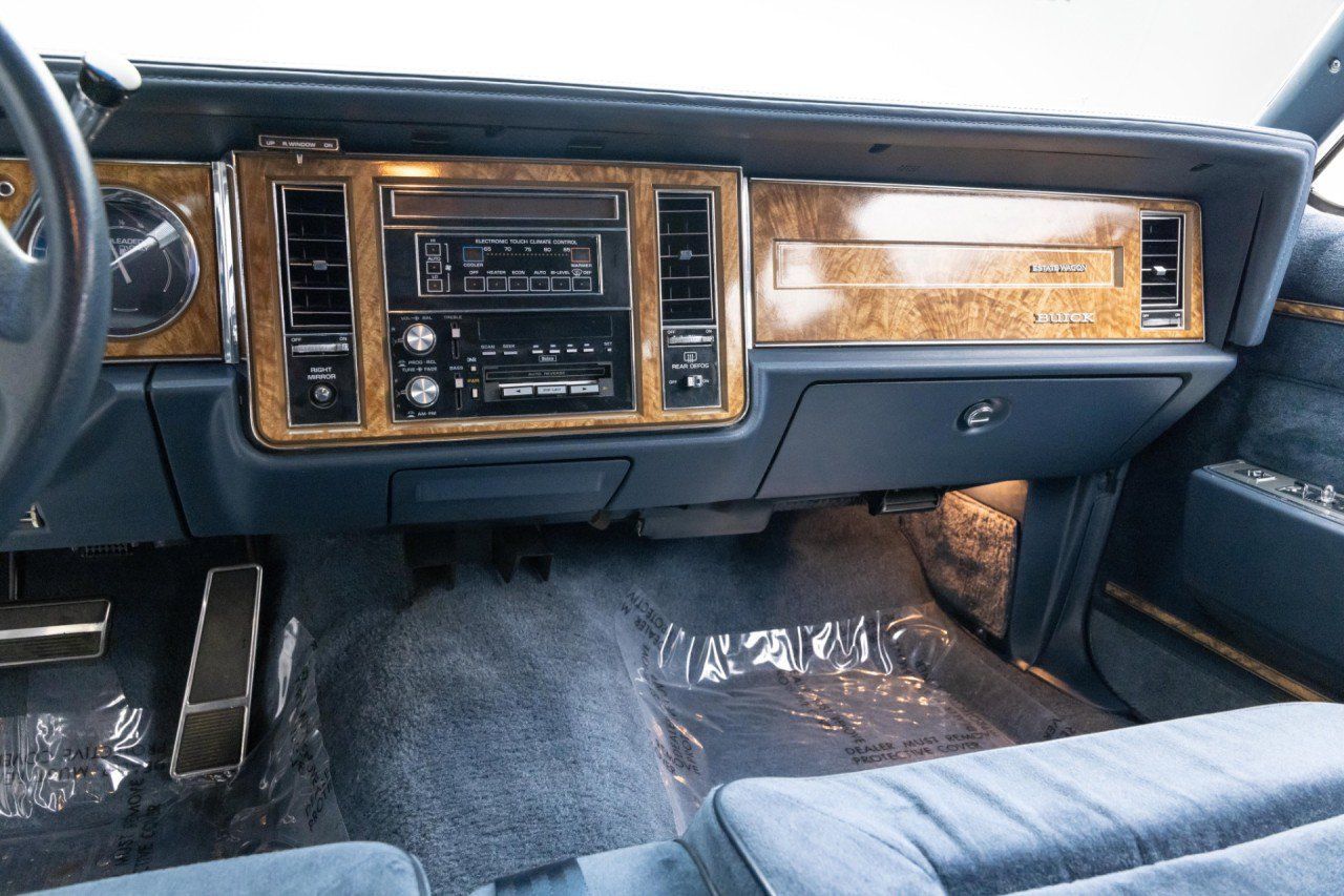 Used 1990 Buick Le Sabre Estate RWD image 14