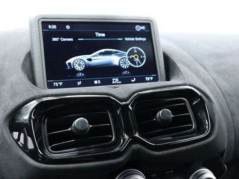 Used 2020 Aston Martin V8 Vantage Coupe RWD image 40