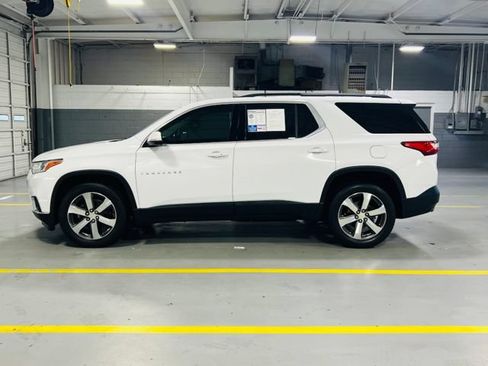 Used 2020 Chevrolet Traverse LT w/ LT Premium Package FWD image 16