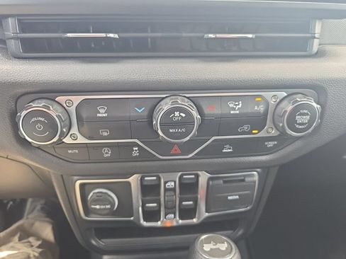 Used 2024 Jeep Wrangler Unlimited Sport AWD/4WD image 20