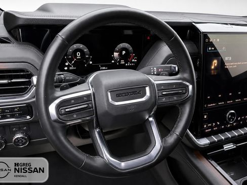Used 2025 GMC Yukon Denali RWD image 8