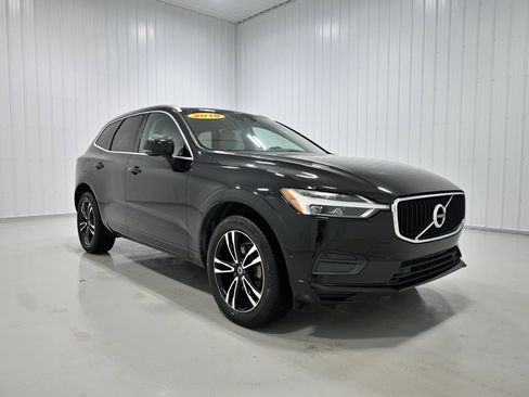Used 2018 Volvo XC60 T5 Momentum w/ Vision Package AWD/4WD image 3