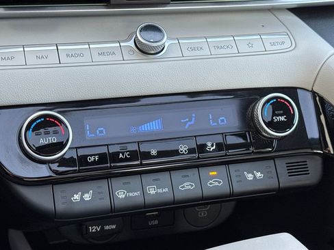 Used 2025 Hyundai Elantra Limited image 16