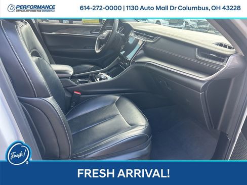 Used 2023 Jeep Grand Cherokee Limited AWD/4WD image 16