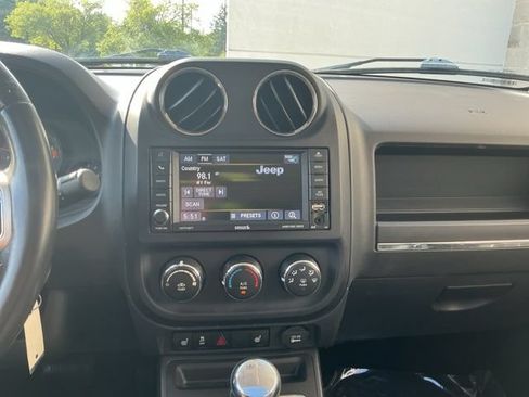 Used 2015 Jeep Patriot High Altitude AWD/4WD image 19