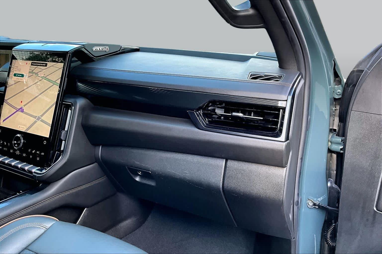 Used 2025 GMC Yukon XL AT4 AWD/4WD image 21