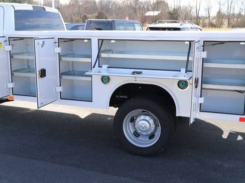 New 2026 RAM 5500 Tradesman w/ Chrome Appearance Group AWD/4WD image 9
