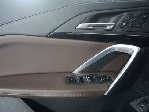 Certified 2025 BMW X2 xDrive28i image 9