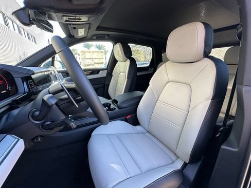 Certified 2026 Porsche Cayenne S AWD/4WD image 5