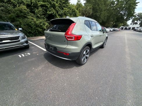 Used 2023 Volvo XC40 B5 Plus AWD/4WD image 16